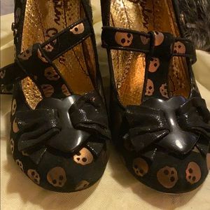 Black and Gold Women's Skull Pattern Shoes